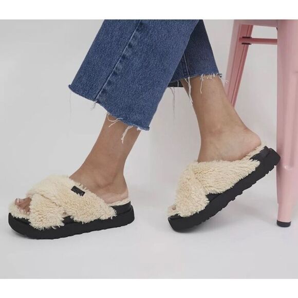 UGG Fuzz Sugar Slide Sandal in Natural / Black Size US 9 - Picture 1 of 11